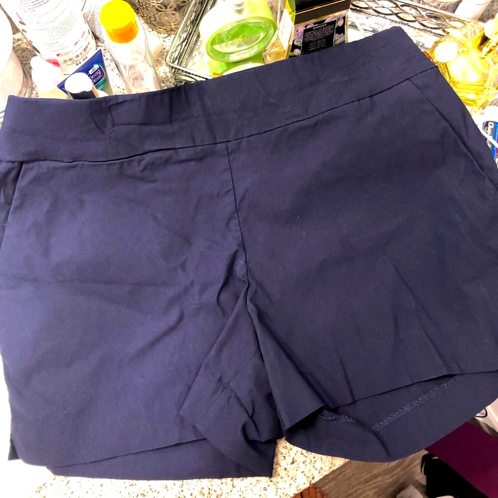Like & I’ll Discount: New York & Co shorts